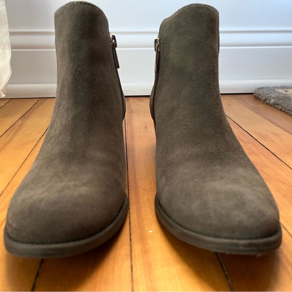 Jessica Simpson sued booties, size 8 - Picture 8 of 11